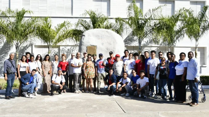 Visita la Brigada estadounidense “Levántate por Cuba” nuestra universidad para un encuentro con miembros de la comunidad estudiantil